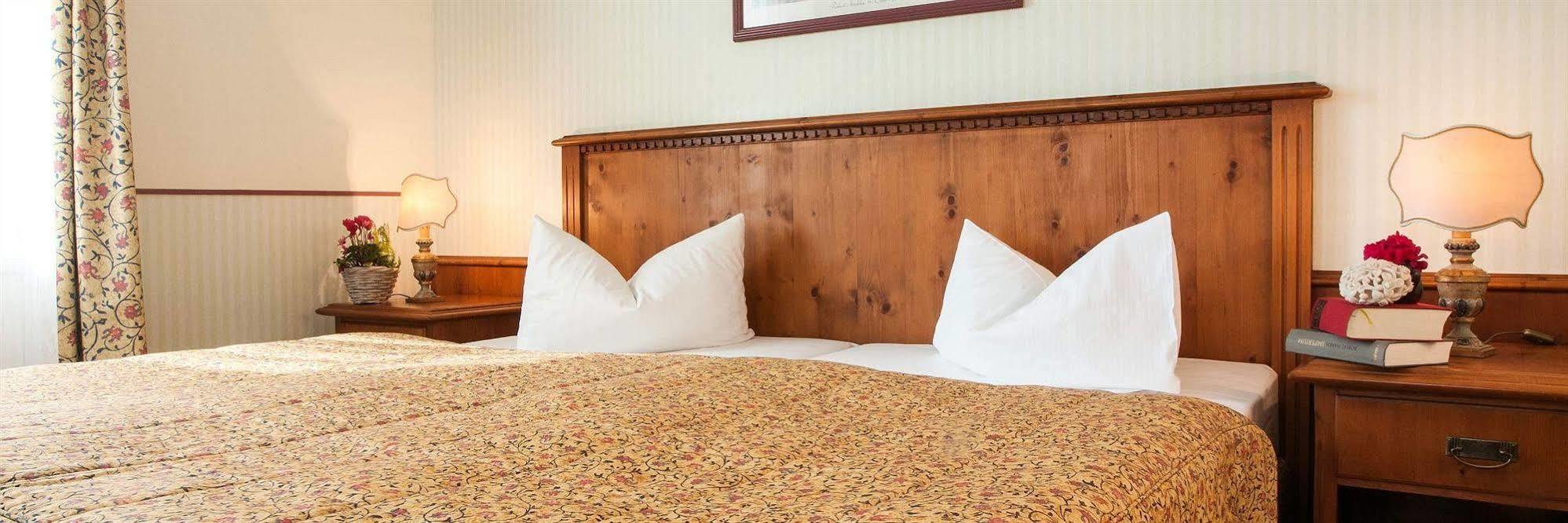 Landgasthof & Hotel Jagdhof Stralsund Eksteriør bilde